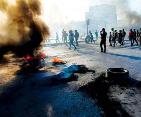 Al-Mayadeen reporter: Intense security deployment in the Green Gate area as the protests expand Al-Mayadeen reporter: Intense security deployment in the Green Gate area as the protests expand