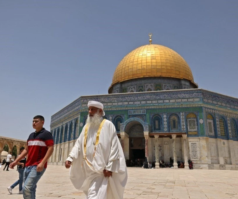 IOF storm courtyards of Al-Aqsa at dawn ahead of Israeli "Flag March" IOF storm courtyards of Al-Aqsa at dawn ahead of Israeli "Flag March"
