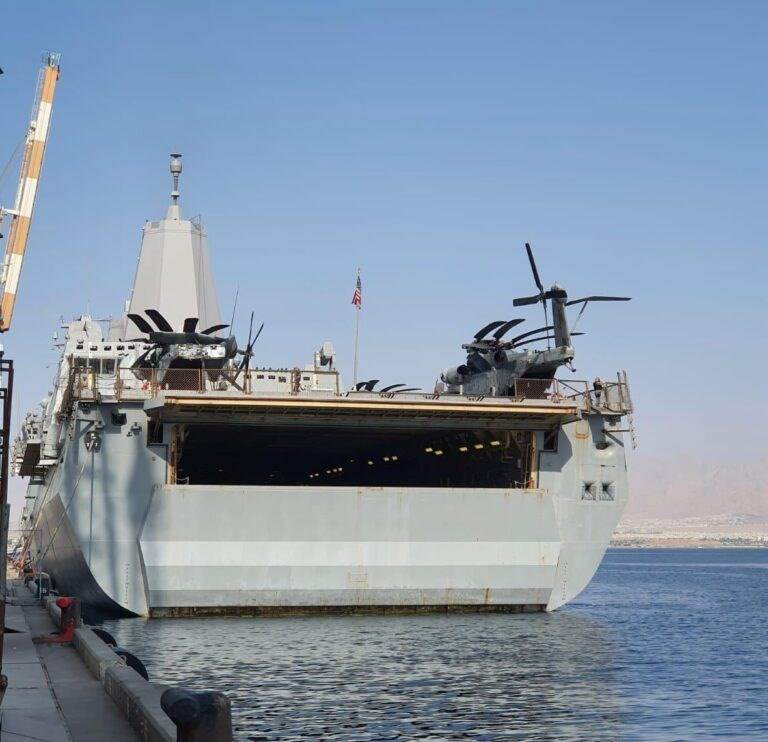 A US helicopter carrier