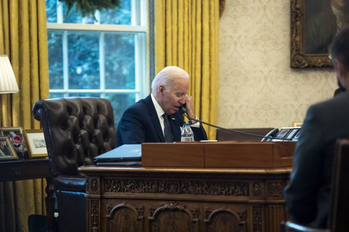 Biden to Zelensky: Economic sanctions will be our response to Russia's provocations