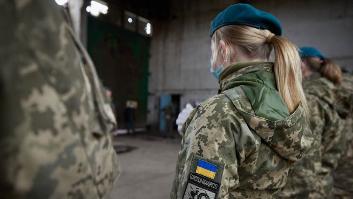 Ukrainian soldier killed as tensions with Moscow soar