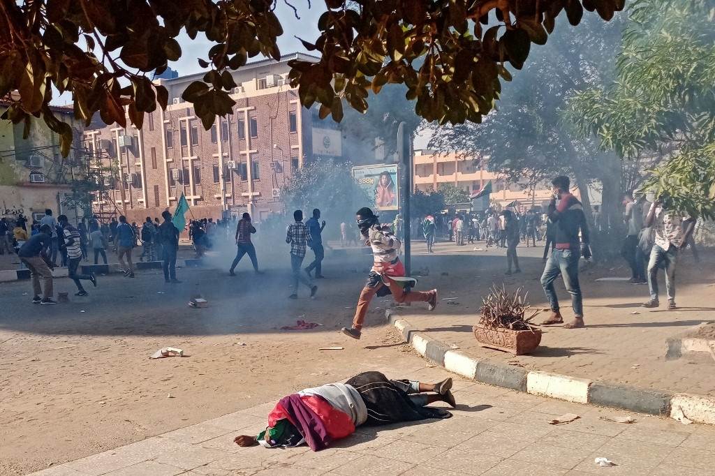 One protester died as a result of yesterday's protests in Sudan.