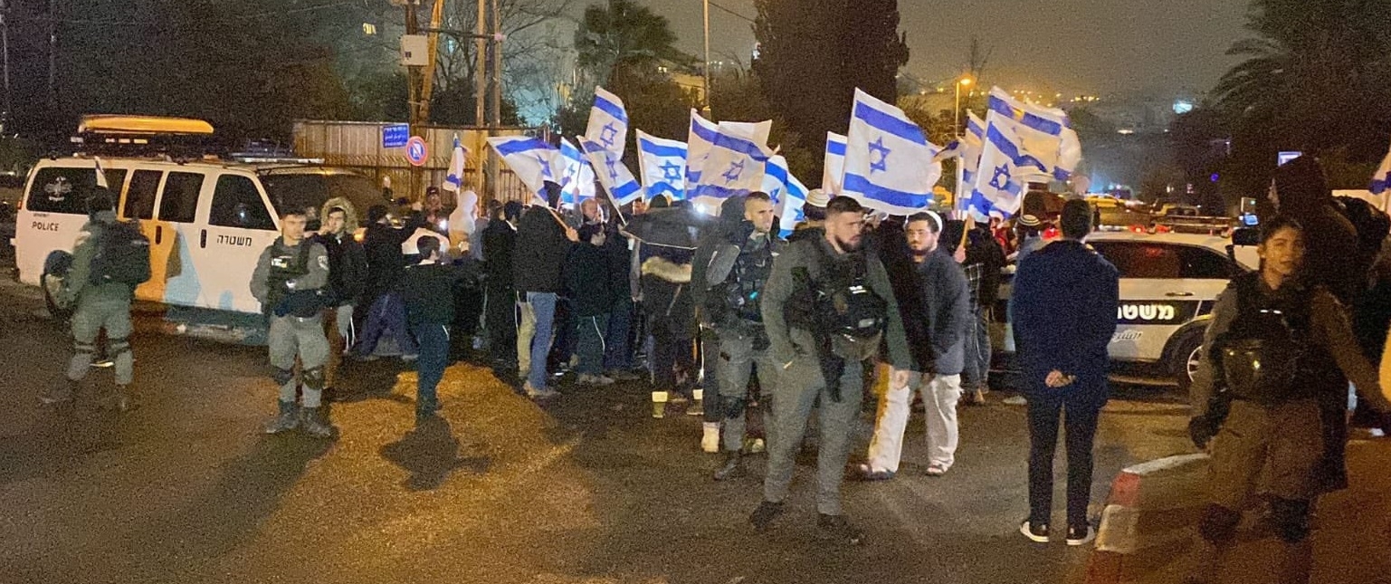 Israeli settlers marching in Sheikh Jarrah under the protection of the Israeli occupation forces