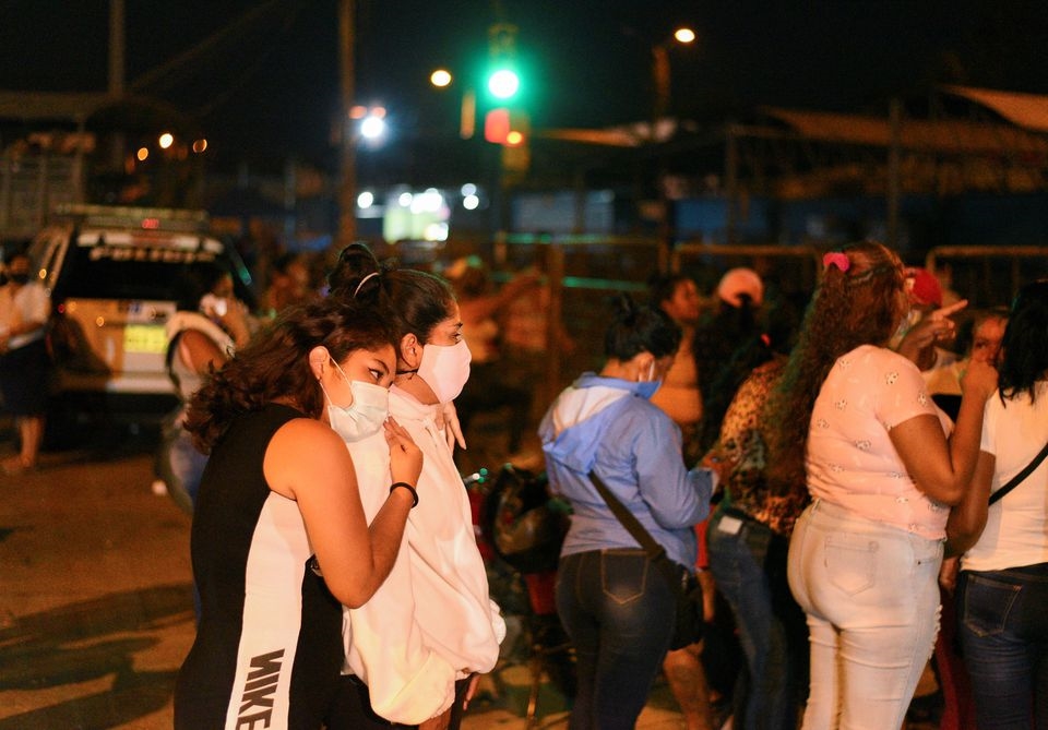 Inmate family members waiting outside the Penitenciaria del Litoral jail