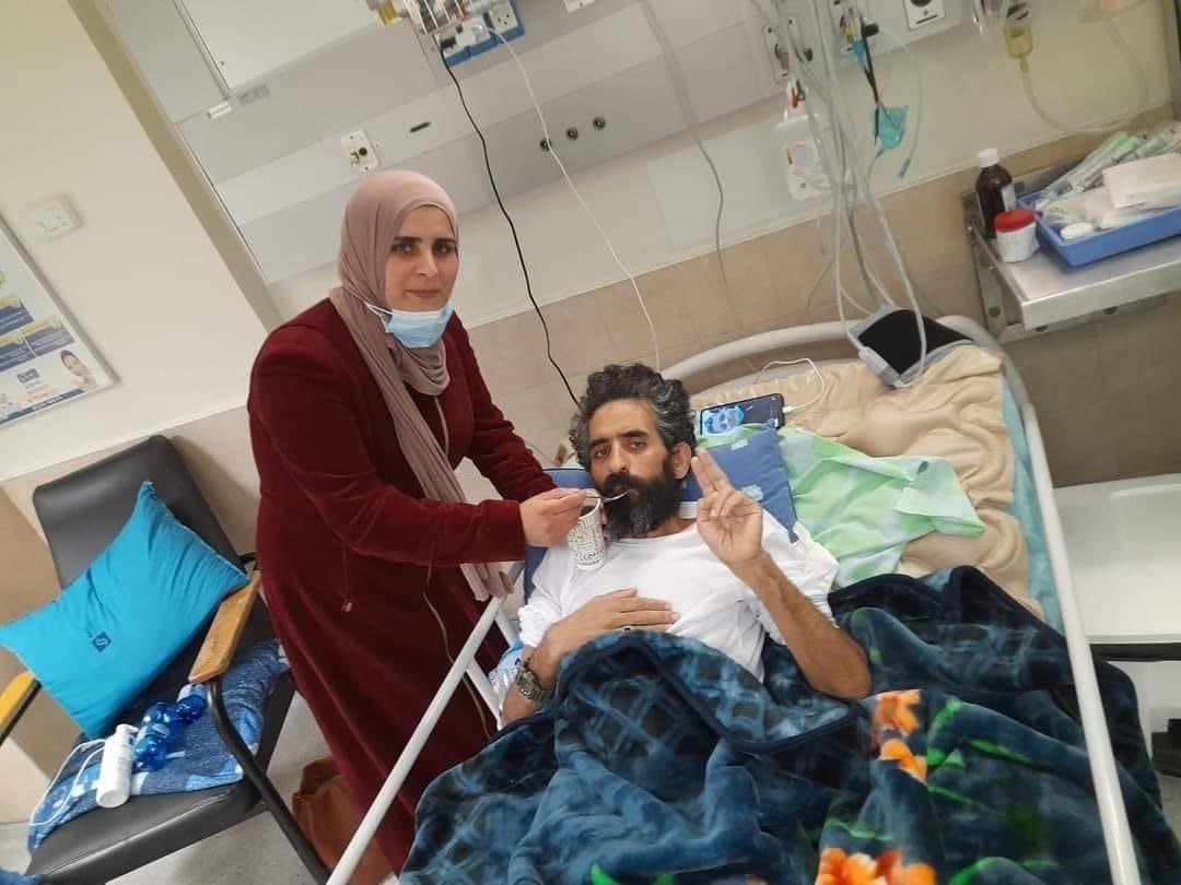 Israeli Media: Hisham Abu Hawash signs an agreement to end his hunger strike