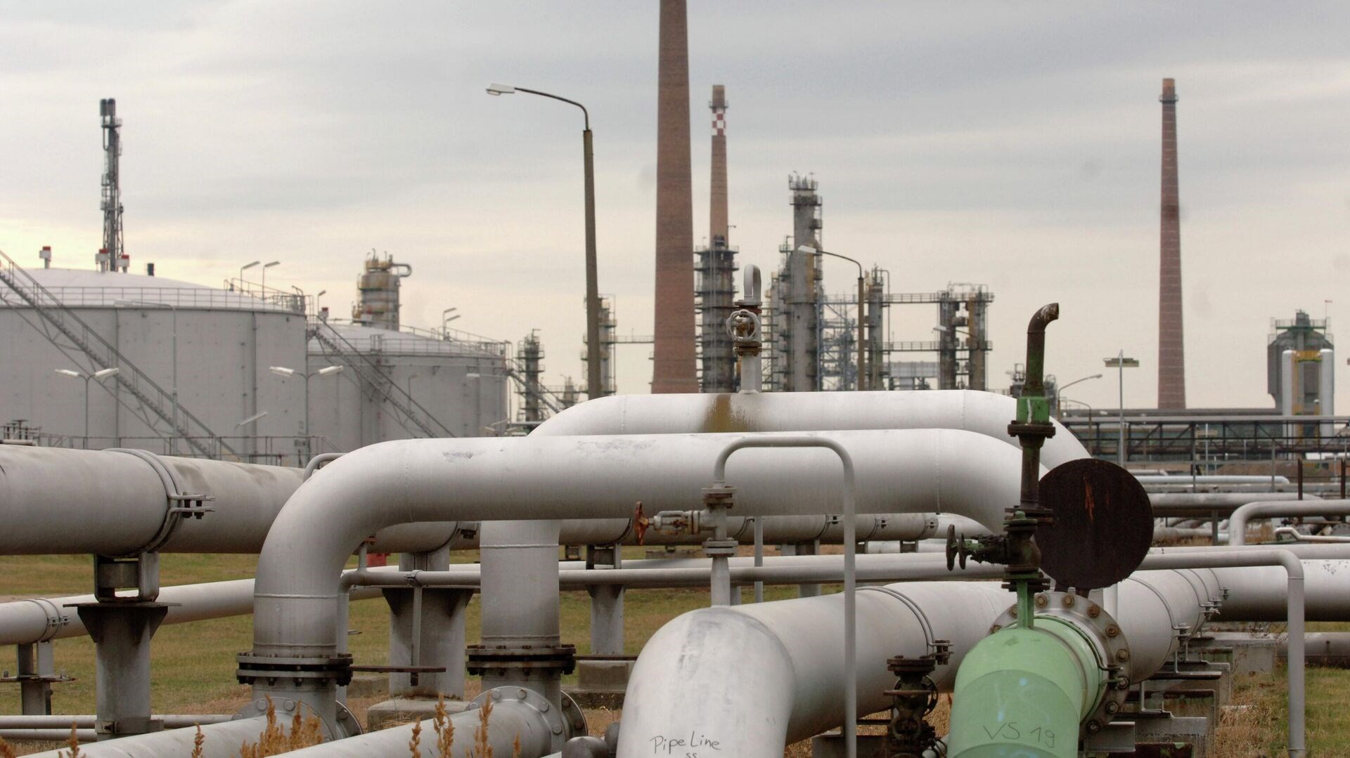 Leak detected on Druzhba oil pipeline string in Poland. © AP Photo / Sven Kaestner.