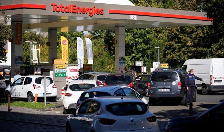 Cars line up in a gas station in Paris. Source: Christophe Ena/ AP October 11, 2022.