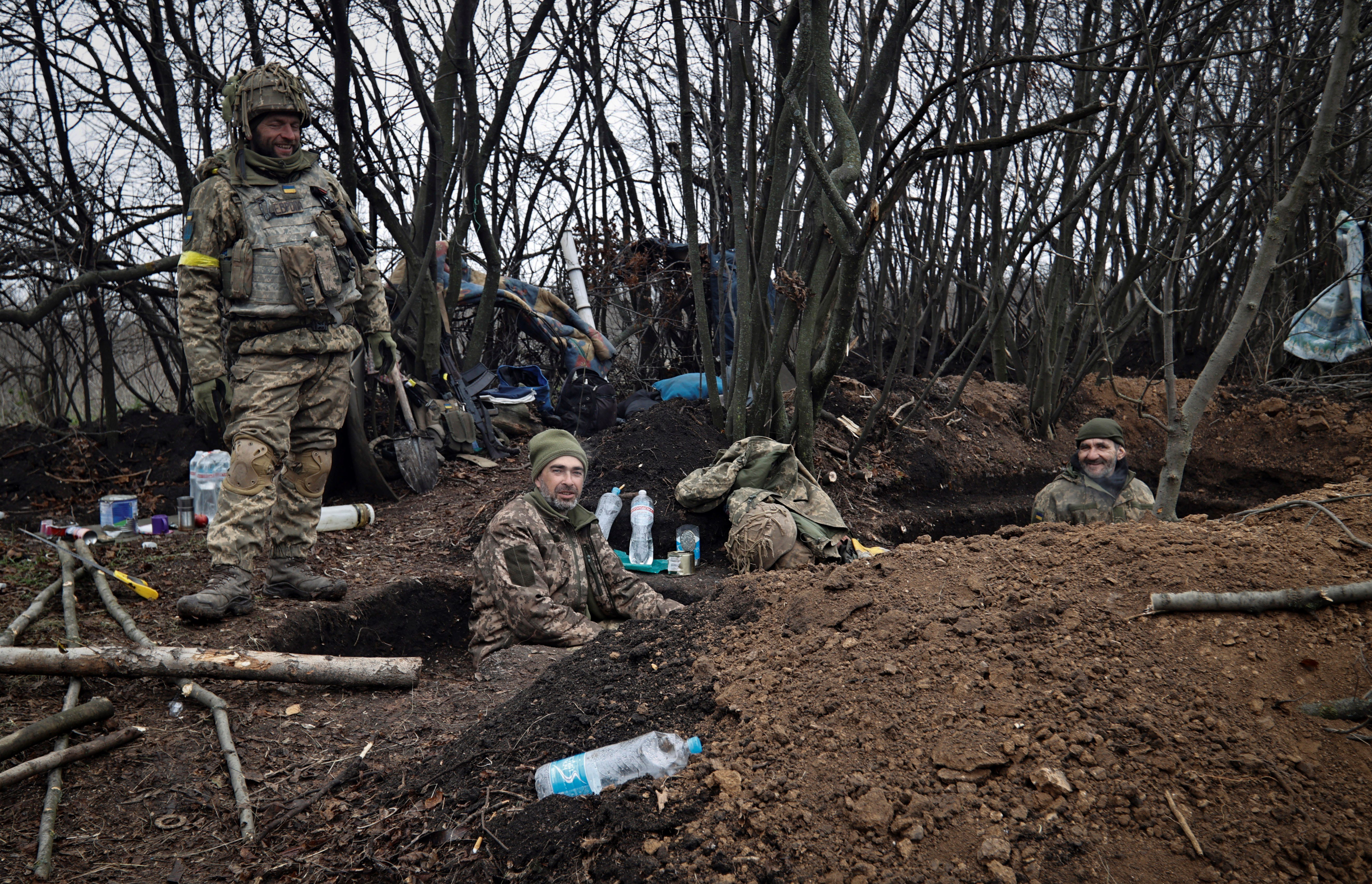 Ukrainian Army soldiers at an undisclosed location in Donetsk, Wednesday, Nov. 16, 2022 (AP Photo/Roman Chop)