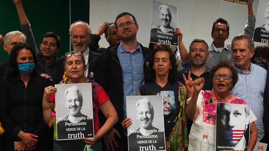 WikiLeaks team to discuss Assange with Colombian president, others.