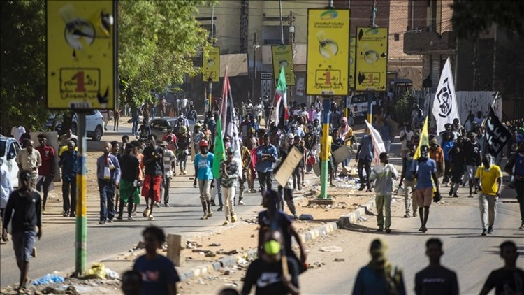 Sudanese demonstrators call for an end of military coup 