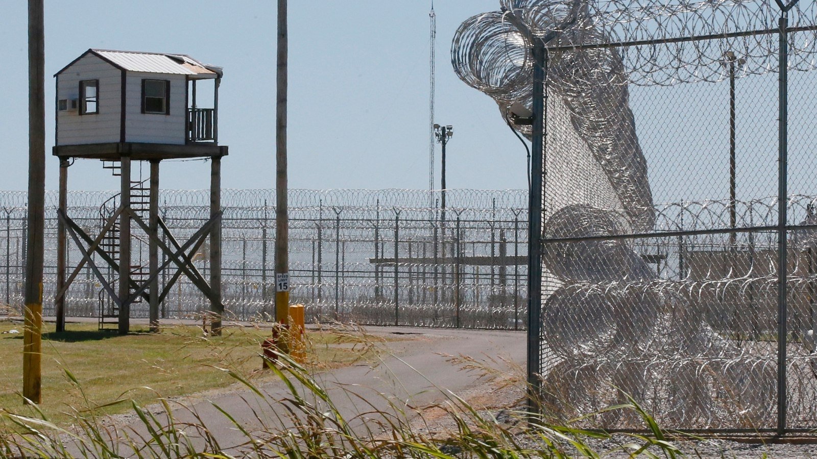 Captive movement closes all sections in occupation prisons, warns of further escalation.