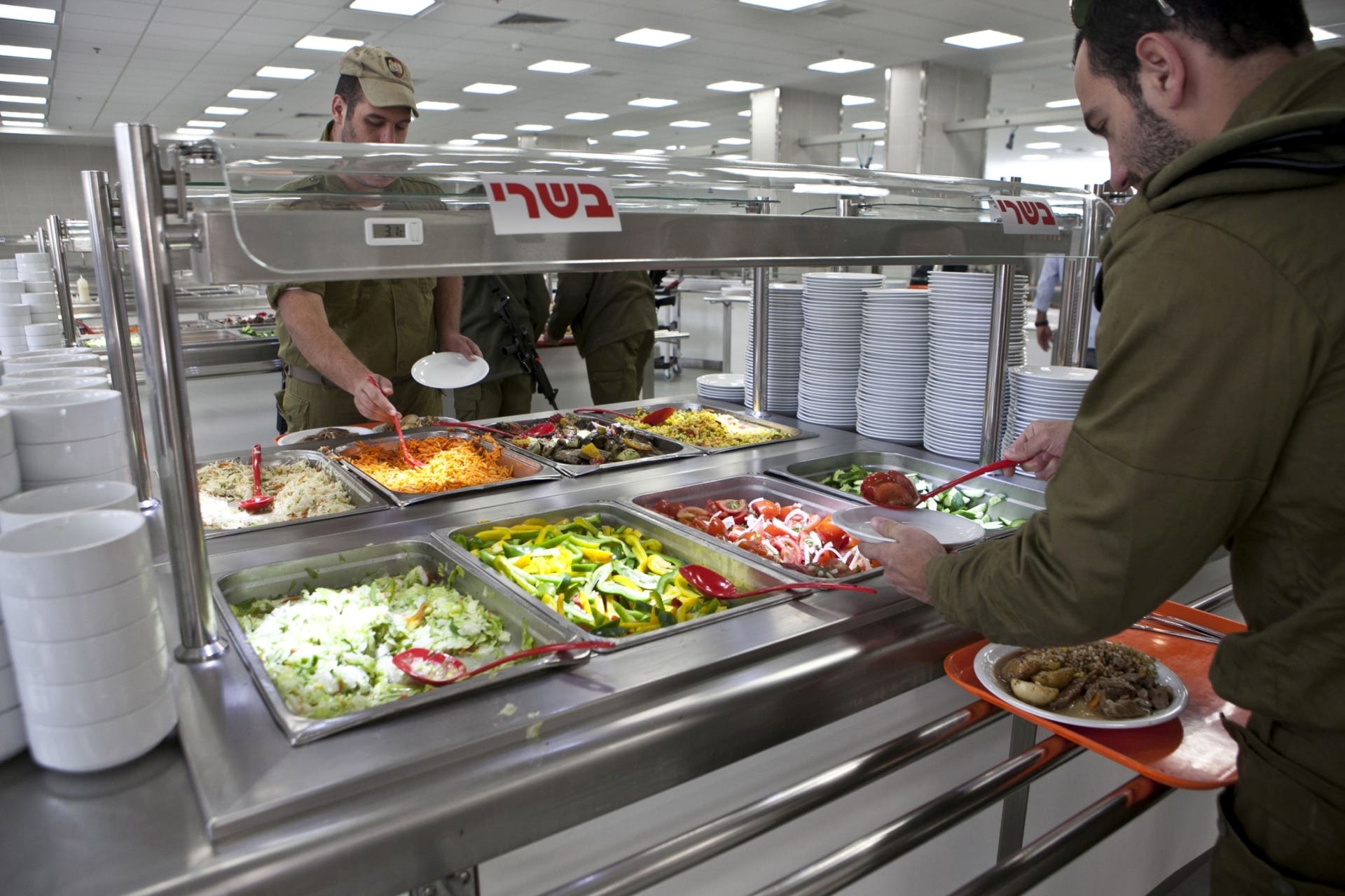 The Israeli army can't feed its own soldiers 