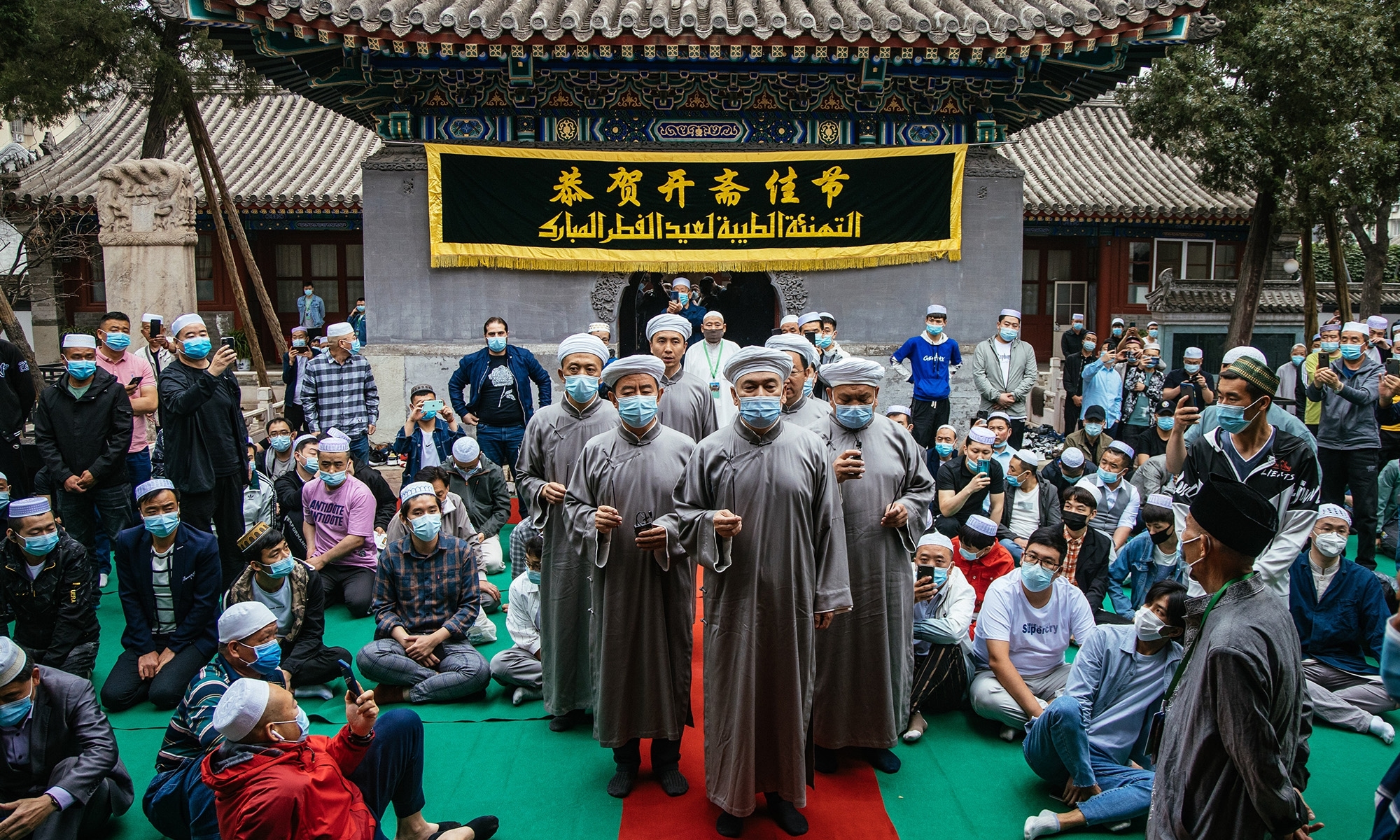 Muslims gathered in Niujie Mosque, the largest mosque in Beijing, to celebrate Eid al-Fitr, May 2021 (GT)