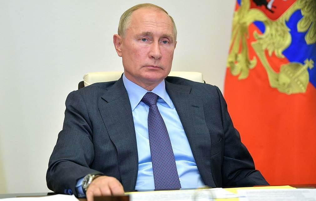 Putin says he has no plans to restore