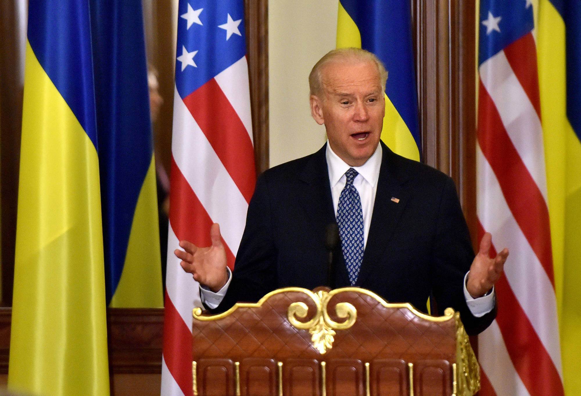 Biden threatens: No gas pipeline if Russia invades Ukraine