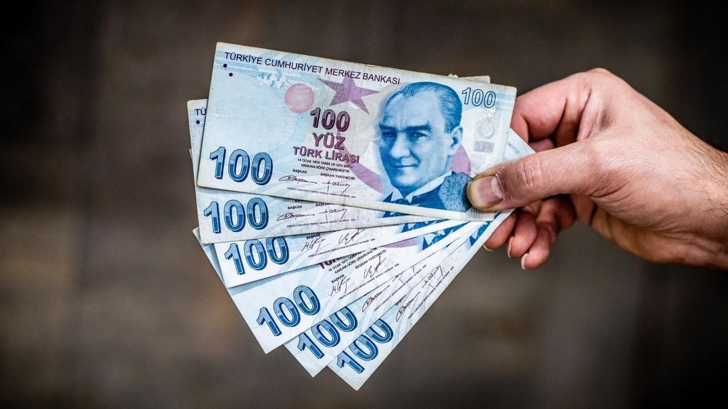 Ankara maintains its interest rates despite the continuation of its currency's devaluation