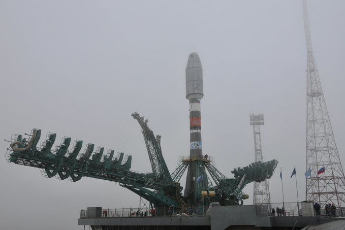 Soyuz-2.1b rocket with OneWeb satellites dismantled at Baikonur - Source