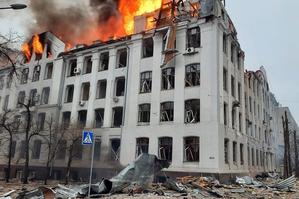 Ukrainian nationalists kill 200 civilians in Mariupol.