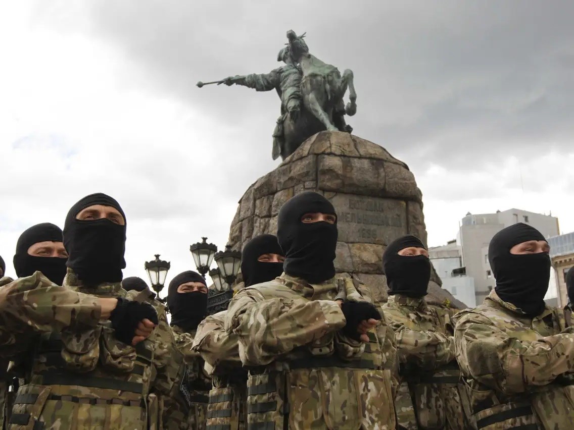 New volunteers of the neo-Nazi Azov battalion take an oath of allegiance, 2014. (Reuters)