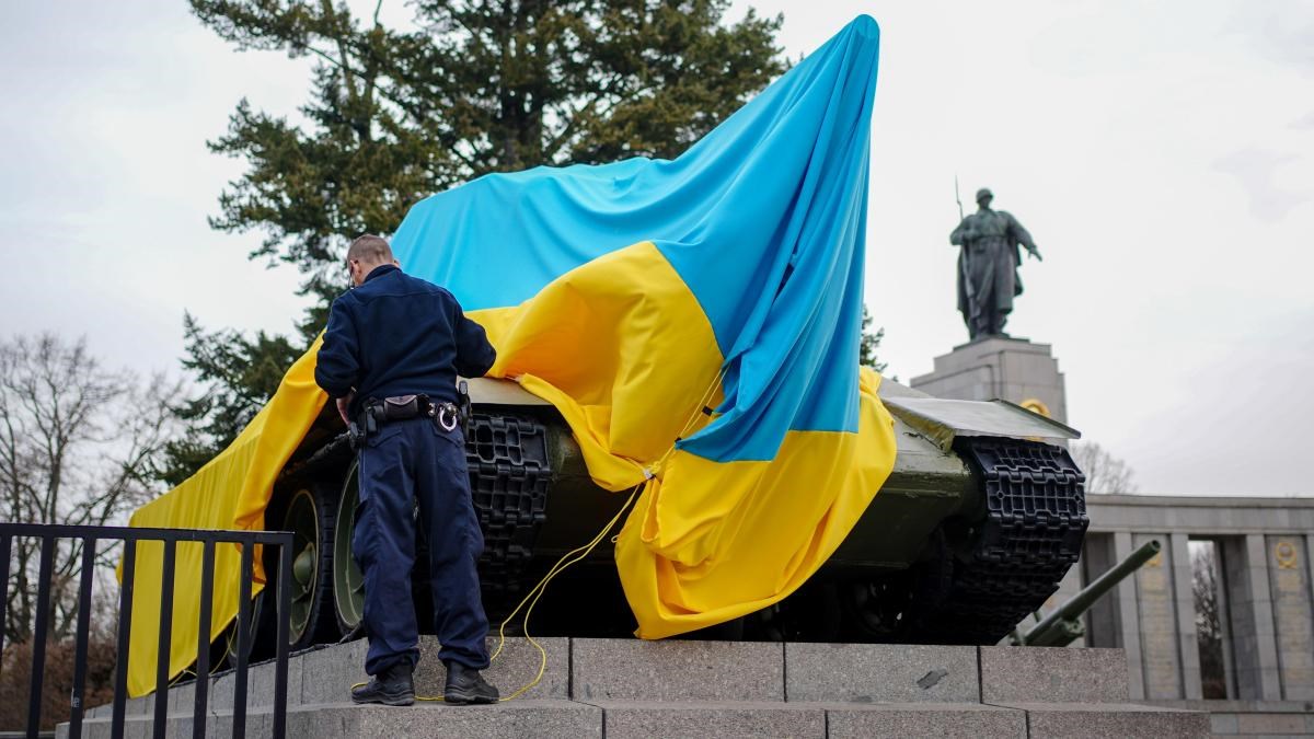 Ukrainian flags draped on a Soviet T-34 tank in central Berlin