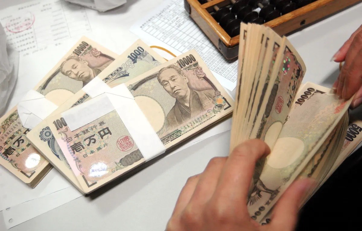 Japanese yen bills (AFP)