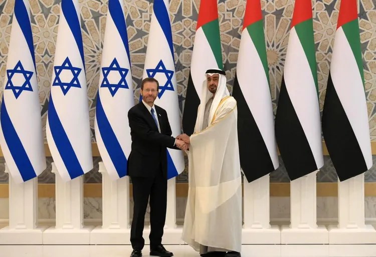The Israeli president meets Abu Dhabi Crown Prince Mohammed bin Zayed Al Nahyan in Abu Dhabi, January 30, 2022