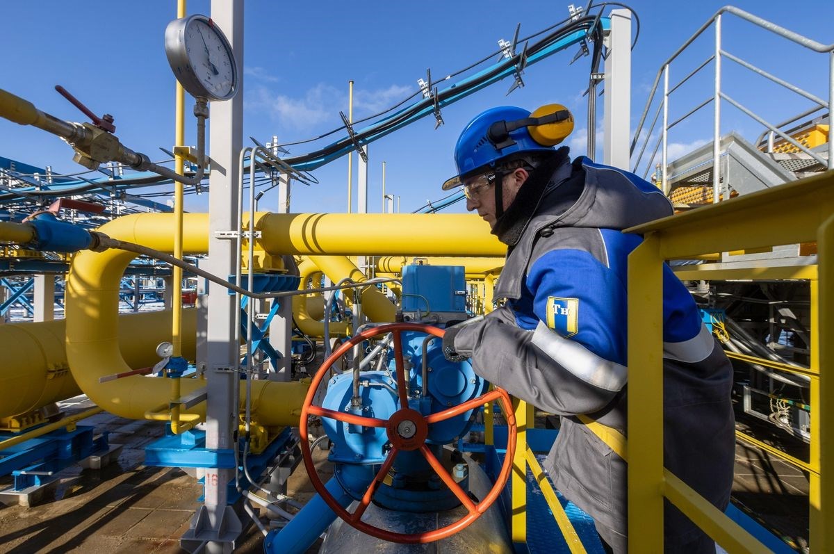 EU says member states to share gas if Russia halts supplies.
