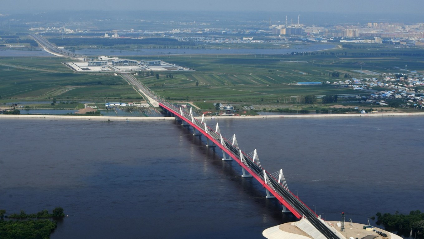 New bridge between China, Russia increases trade turnover to $200 bln.