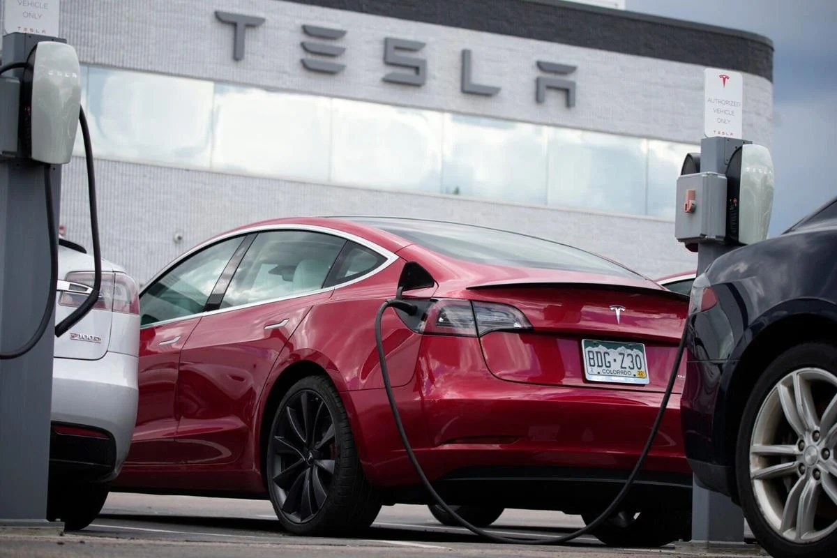 More than a dozen Tesla US ‘Autopilot’ crashes.