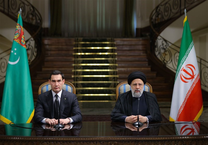 President of Iran Ebrahim Raisi and his Turkmen counterpart Gurbanguly Berdimuhamedow (Tasnim)