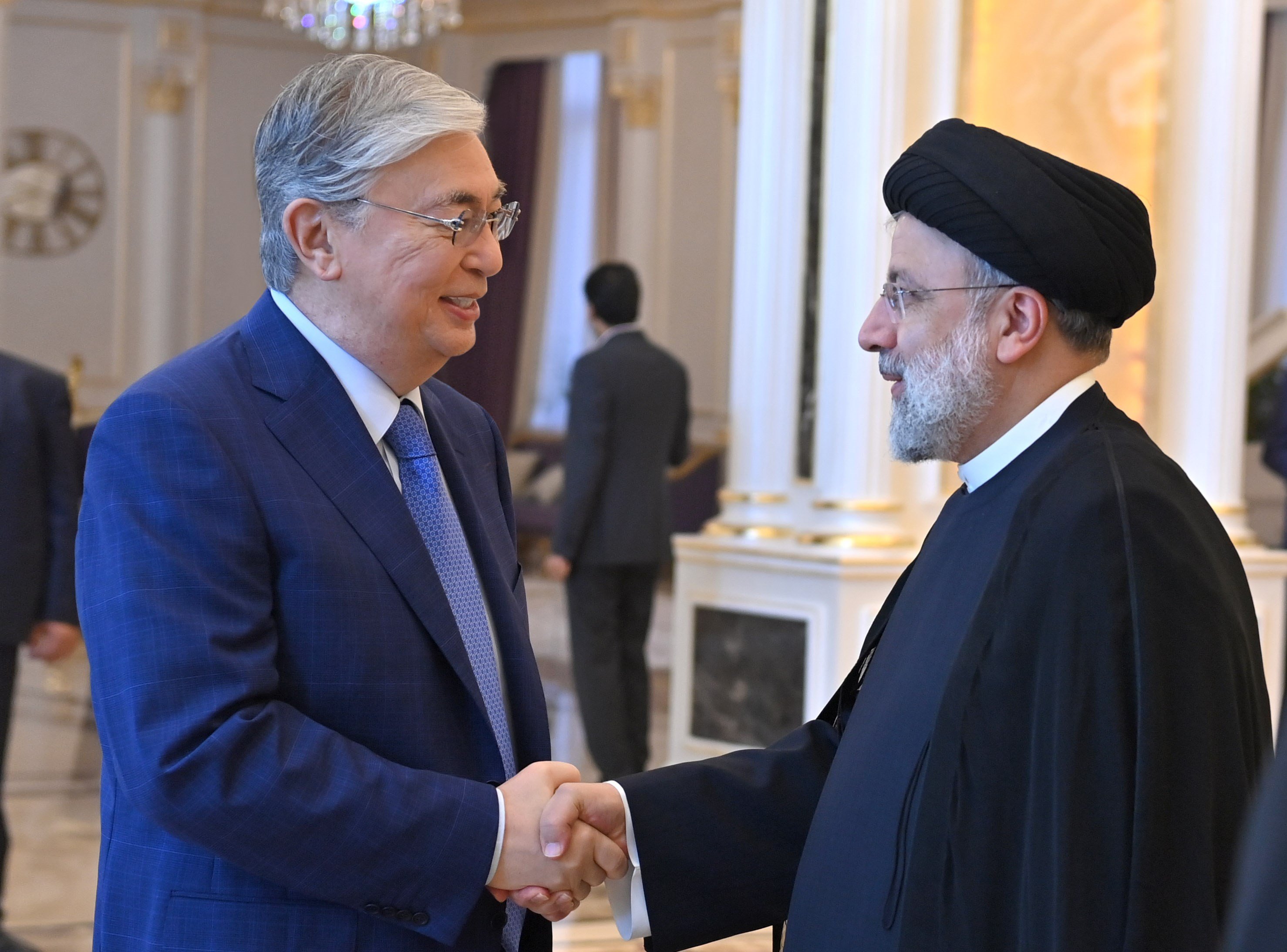 Iranian President Ebrahim Raisi and his Kazakh counterpart Kassym-Jomart Tokayev