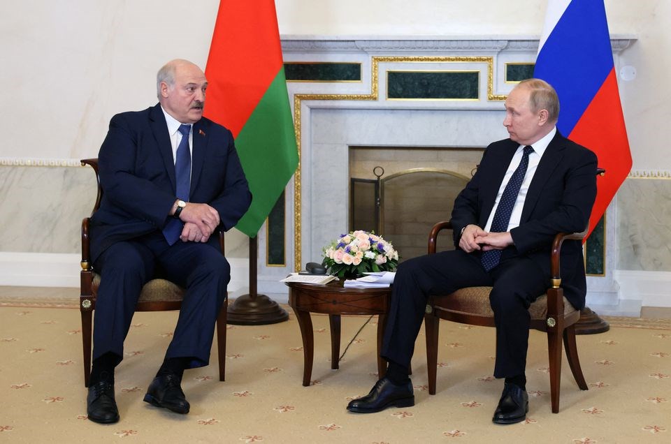 Russian President Vladimir Putin attends a meeting with his Belarusian counterpart Alexander Lukashenko in Saint Petersburg, Russia June 25, 2022 (Sputnik)