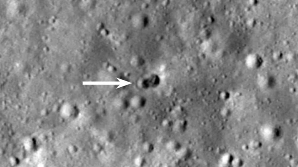 The double lunar crater created by the unknown rocket