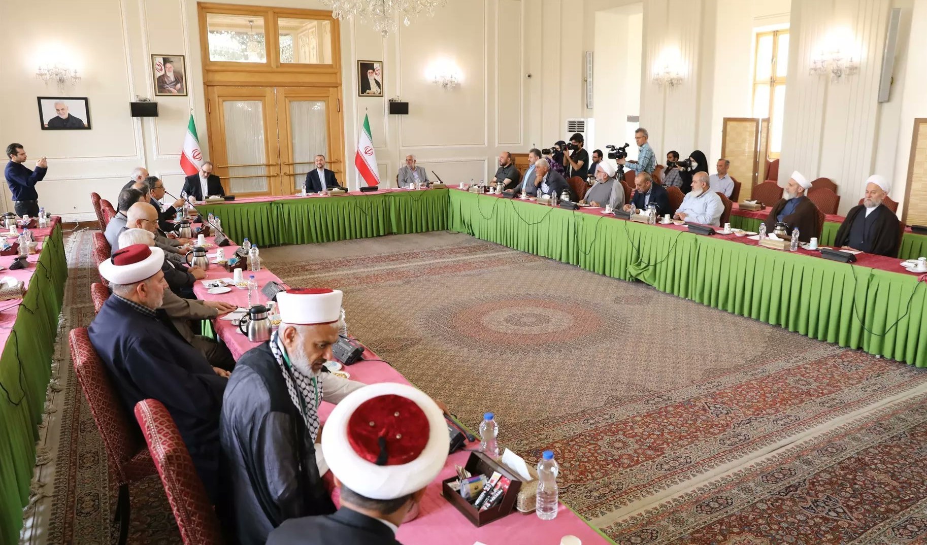 Iran's Foreign Minister meeting with officials from Lebanese and Palestinian Resistance movements