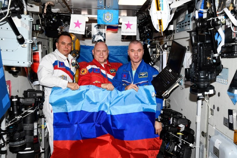DPR  and LPR  flags fly on the International Space Station