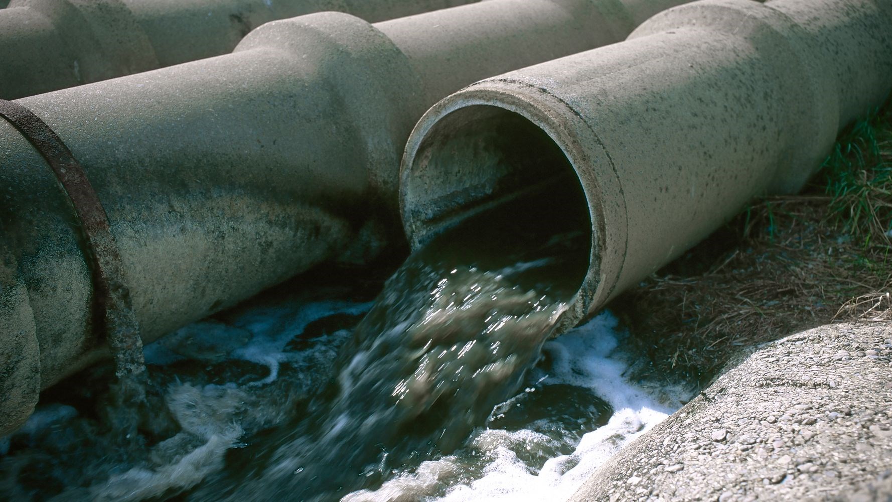 Raw sewage pumped to Britain seas and rivers for 2.6 mil. hours in 2021.