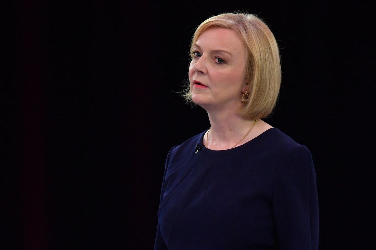 Truss losing to Starmer in tax-cutting policy catastrophe