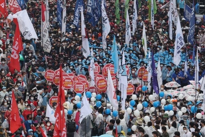 South Korean unionists protest US-South Korea military drills