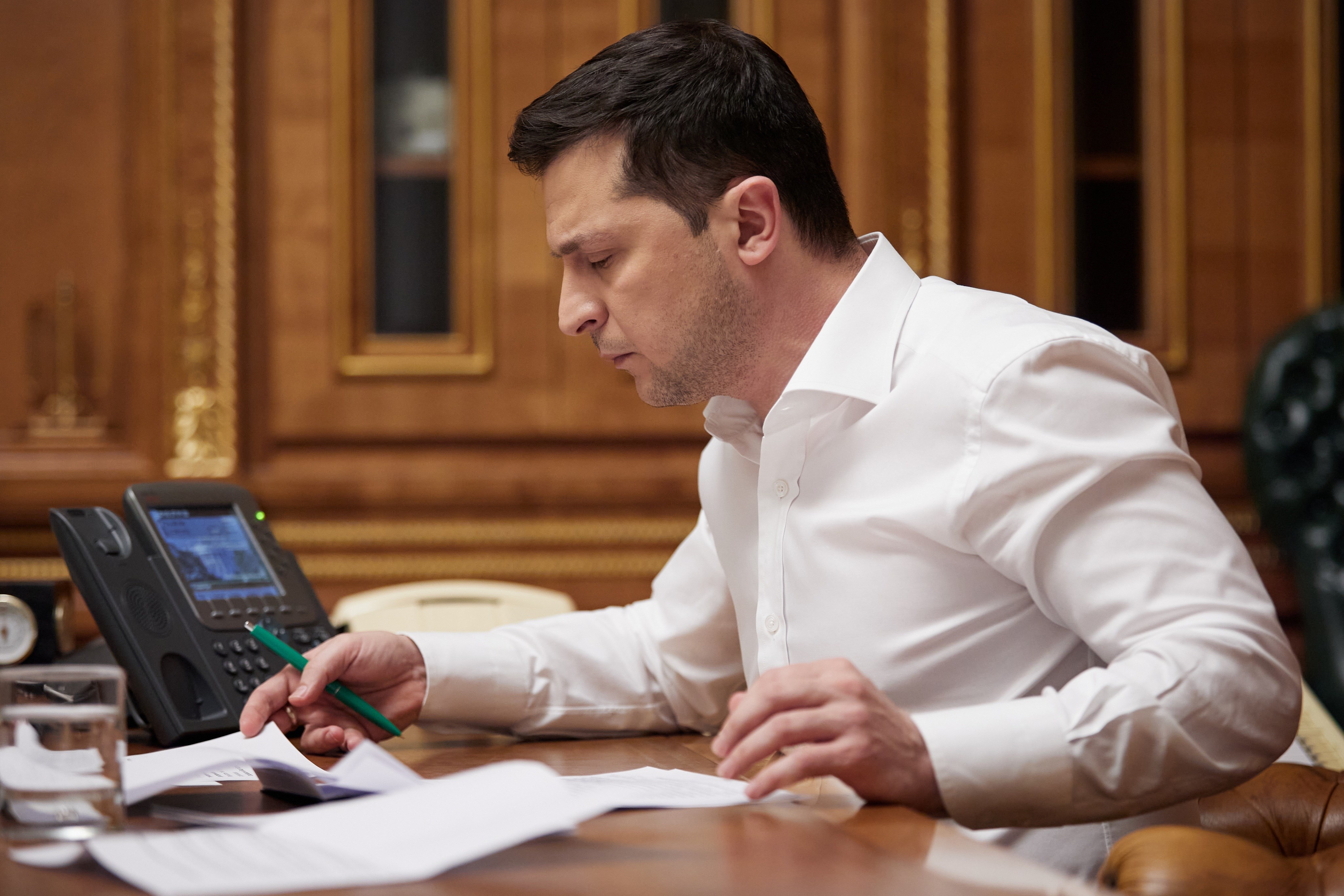 The Ukrainian President appealed to the US and its allies for further artillery assistance