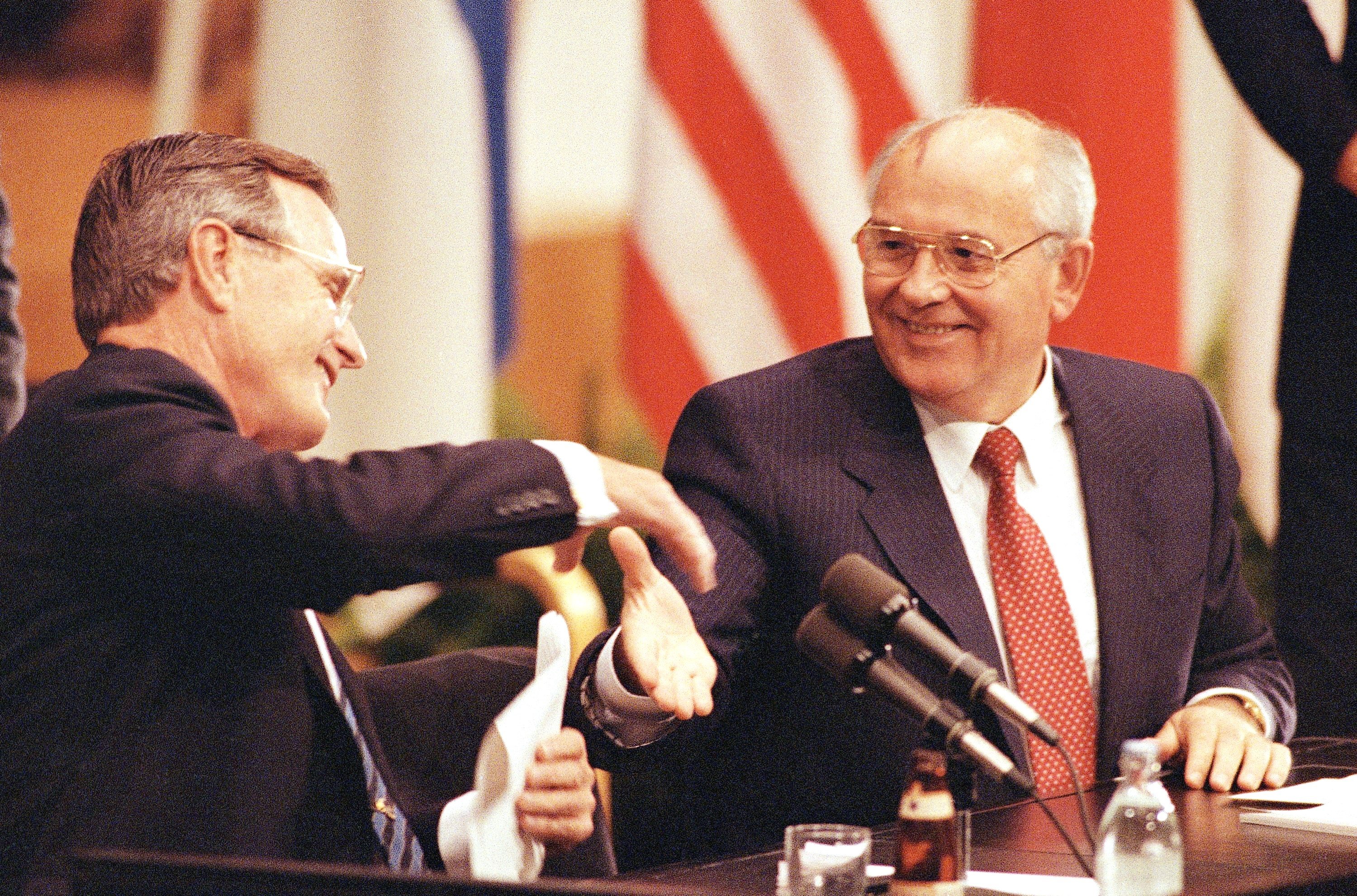 U.S. President George Bush shakes hands with Soviet President Mikhail Gorbachev at the conclusion of their joint news conference ending the one day summit, Sunday, Sept. 9, 1990 in Helsinki (AP Photo/Liu Heung Shin)