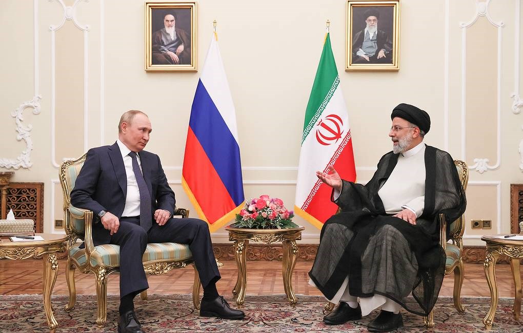 Russian President Vladimir Putin and Iranian President Ebrahim Raisi (Sergei Savostyanov/TASS)