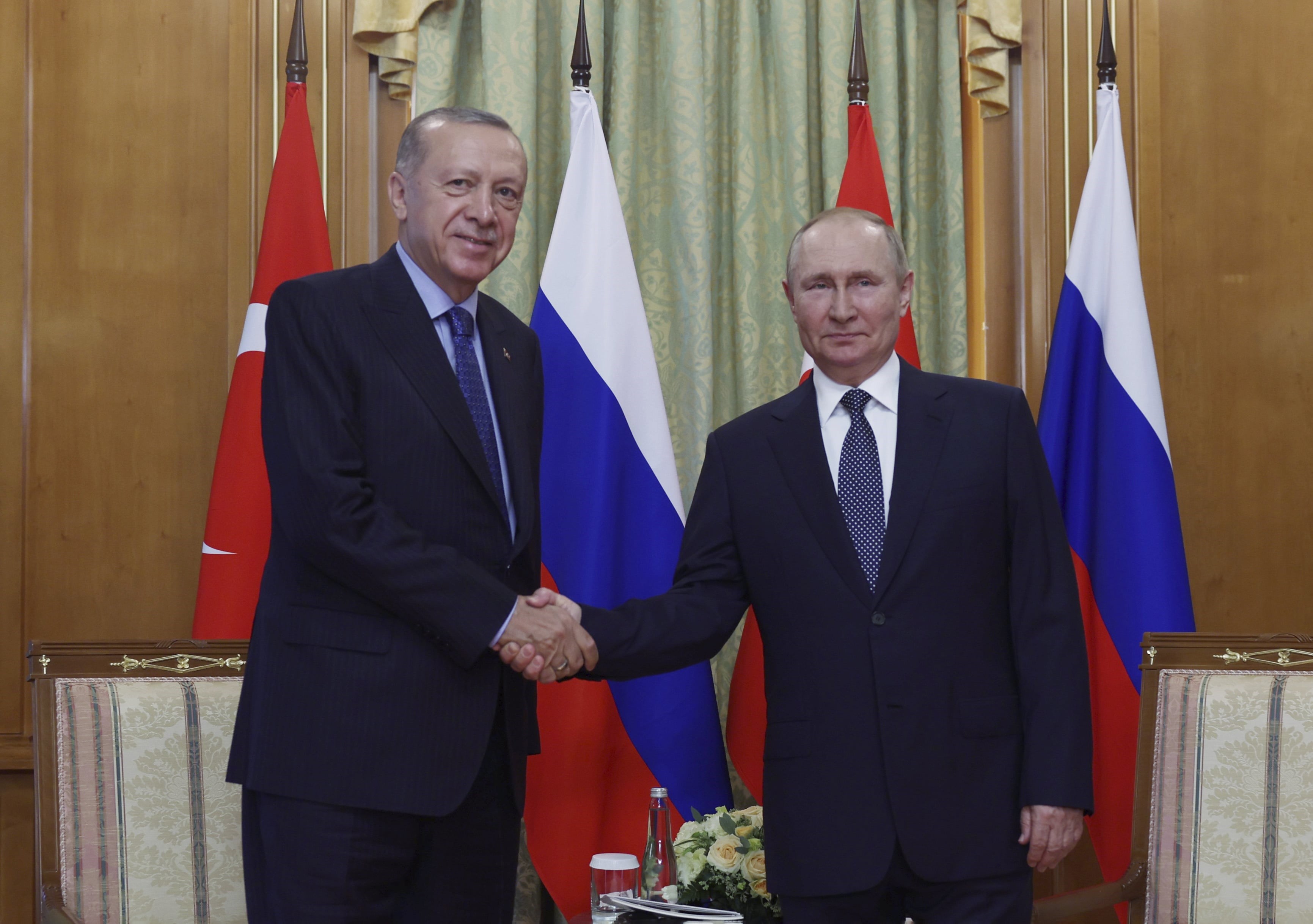 Turkish President Recep Tayyip Erdogan, left, and Russian President Vladimir Putin shake hands prior to their meeting at the Rus sanatorium in the Black Sea resort of Sochi, Russia, Friday, Aug. 5, 2022 ( Turkish Presidency via AP )