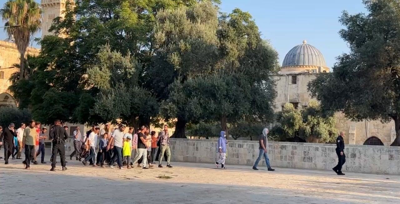 Settlers storm Al-Aqsa Mosque, Resistance warns