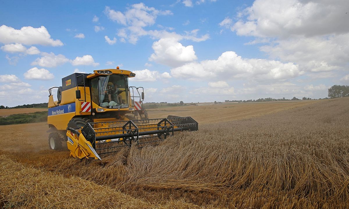 The areas warned suffer from a deficit of moisture in the soil while those under alert risk stressed vegetation.
