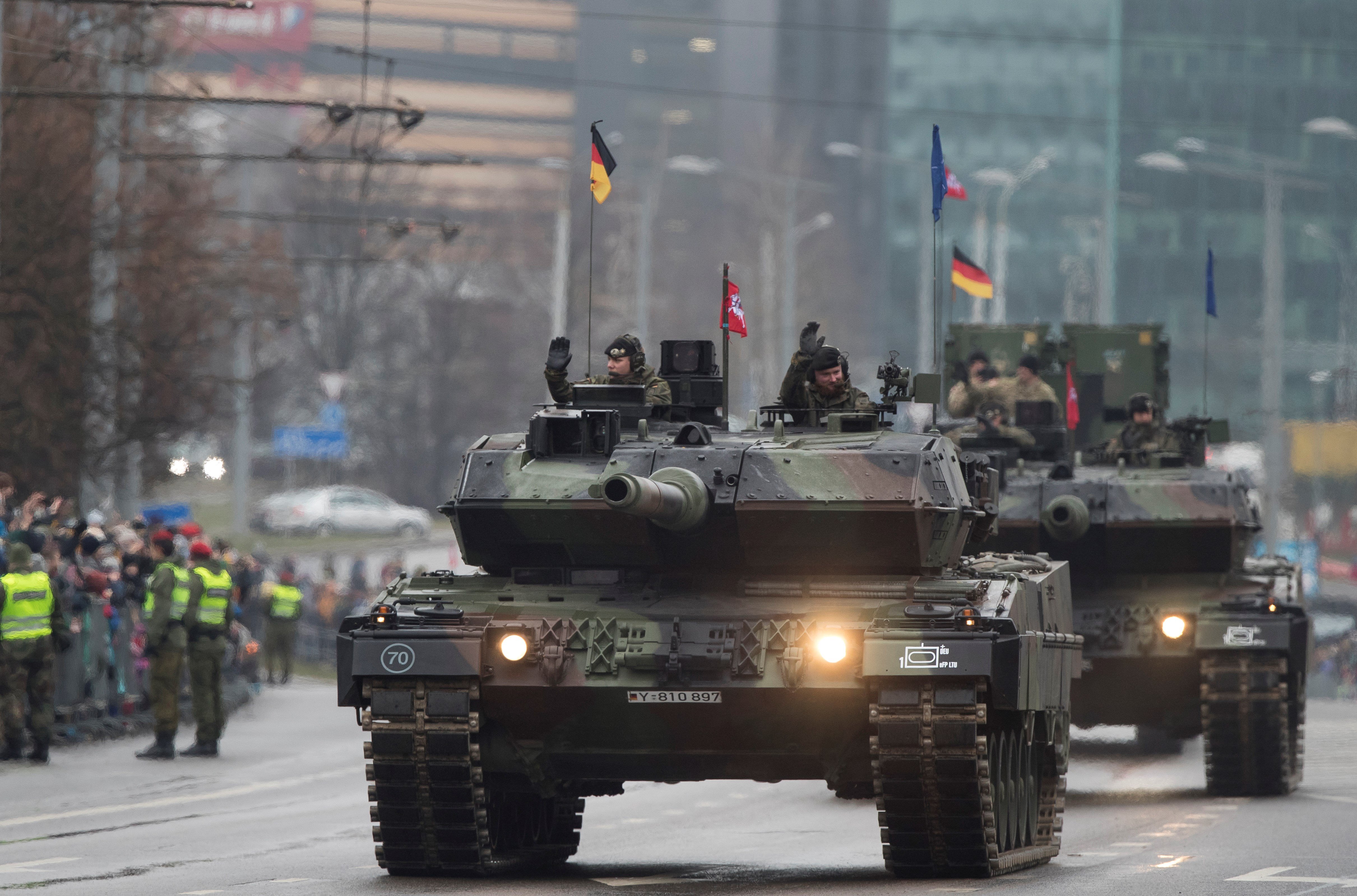 Germany pressured to send battle tanks to Ukraine