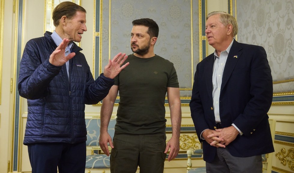 US Democrat Senator Richard Blumenthal alongside Ukrainian President Volodymyr Zelensky and US Republican Senator Lindsey Graham meet in Kiev (Ukrainian MFA)