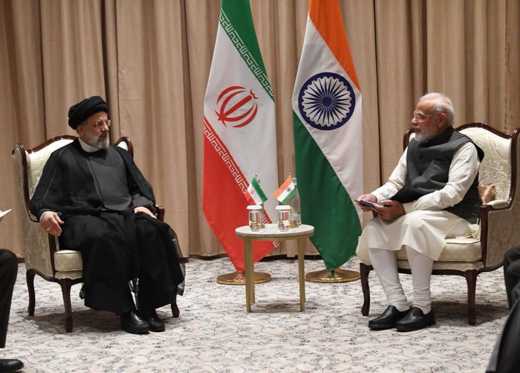 Indian PM, Iranian President discuss developing bilateral ties