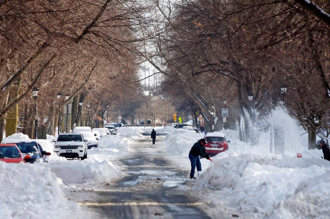 Snow storm in Buffalo, NY (AP)