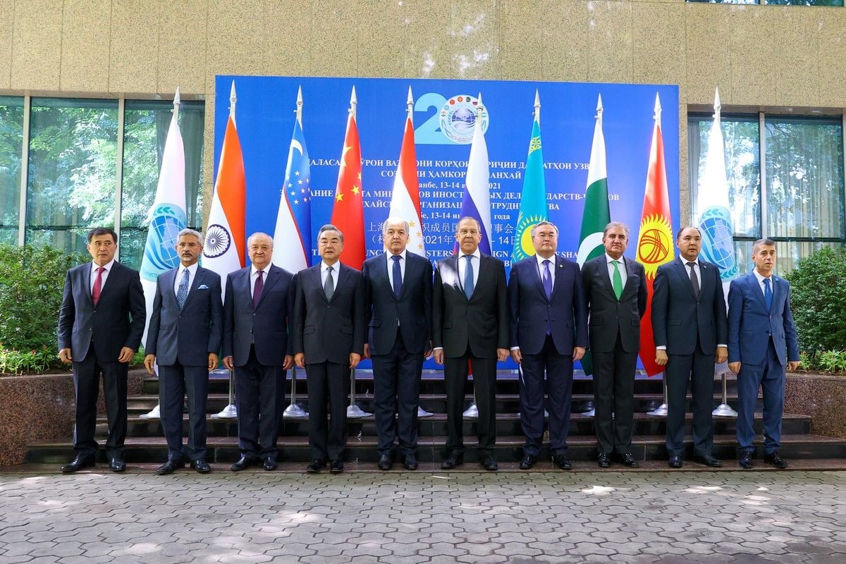 Foreign ministers and officials of the Shanghai Cooperation Organisation (SCO) pose for a group photo during a meeting in Dushanbe, Tajikistan July 14, 2021 (Reuters).