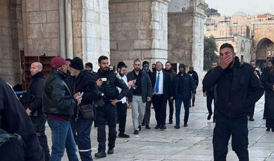 Israeli Police Minister Itmar Ben Gvir storms Al-Aqsa Mosque ignoring threats from Hamas